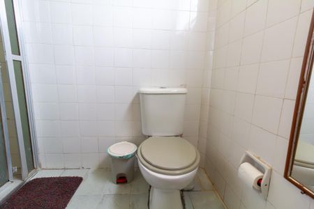 Casa à venda com 100m², 5 quartos e 2 vagas Casa à venda com 100m², 5 quartos e 2 vagasBanheiro 1