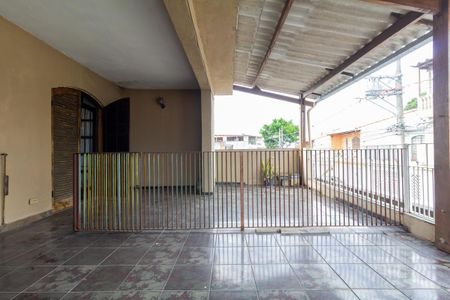 Casa à venda com 100m², 5 quartos e 2 vagas Casa à venda com 100m², 5 quartos e 2 vagasVaranda