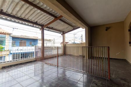 Casa à venda com 100m², 5 quartos e 2 vagas Casa à venda com 100m², 5 quartos e 2 vagasVaranda