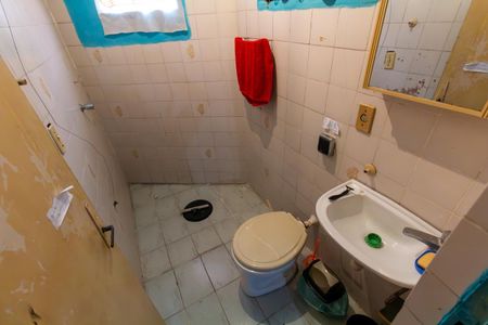 Casa à venda com 100m², 5 quartos e 2 vagas Casa à venda com 100m², 5 quartos e 2 vagasBanheiro 2