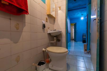 Casa à venda com 100m², 5 quartos e 2 vagas Casa à venda com 100m², 5 quartos e 2 vagasBanheiro 2