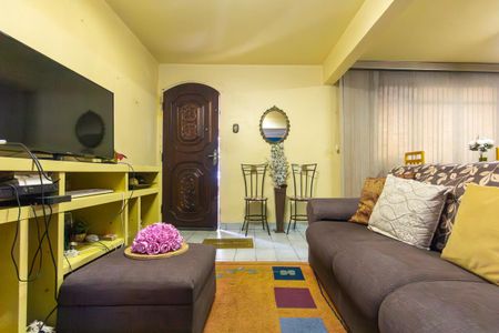 Casa à venda com 100m², 5 quartos e 2 vagas Casa à venda com 100m², 5 quartos e 2 vagasFachada