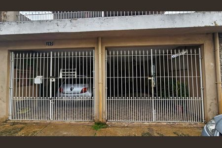 Casa à venda com 100m², 5 quartos e 2 vagas Casa à venda com 100m², 5 quartos e 2 vagasFachada