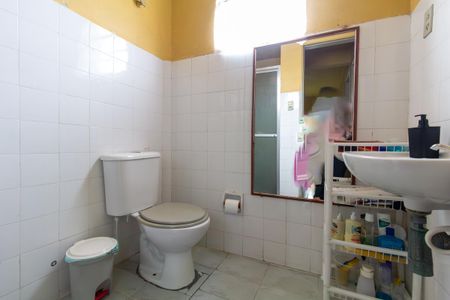 Casa à venda com 100m², 5 quartos e 2 vagas Casa à venda com 100m², 5 quartos e 2 vagasBanheiro 1