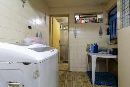 Casa à venda com 100m², 5 quartos e 2 vagas Casa à venda com 100m², 5 quartos e 2 vagasÁrea de Serviço