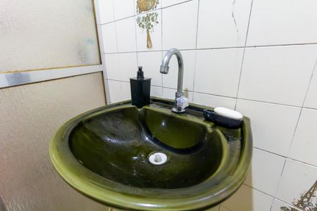 Casa à venda com 100m², 5 quartos e 2 vagas Casa à venda com 100m², 5 quartos e 2 vagasBanheiro 3