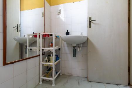 Casa à venda com 100m², 5 quartos e 2 vagas Casa à venda com 100m², 5 quartos e 2 vagasBanheiro 1