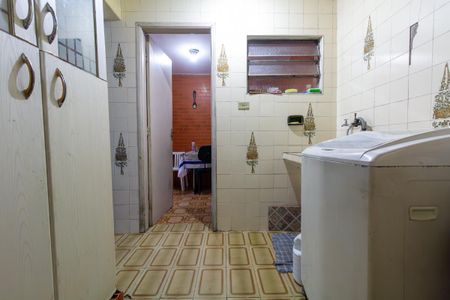 Casa à venda com 100m², 5 quartos e 2 vagas Casa à venda com 100m², 5 quartos e 2 vagasÁrea de Serviço