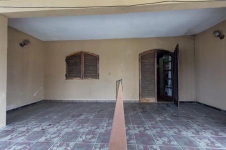 Casa à venda com 100m², 5 quartos e 2 vagas Casa à venda com 100m², 5 quartos e 2 vagasVaranda