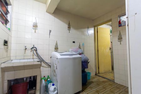 Casa à venda com 100m², 5 quartos e 2 vagas Casa à venda com 100m², 5 quartos e 2 vagasÁrea de Serviço