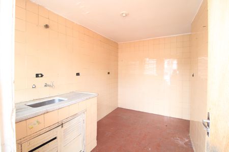 Cozinha de casa para alugar com 1 quarto, 40m² em Jardim Guarapiranga, São Paulo