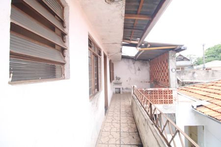 Fachada de casa para alugar com 1 quarto, 40m² em Jardim Guarapiranga, São Paulo