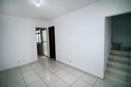 Sala de casa para alugar com 2 quartos, 50m² em Cordovil, Rio de Janeiro
