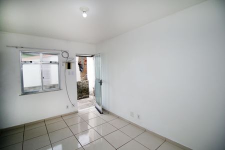 Sala de casa para alugar com 2 quartos, 50m² em Cordovil, Rio de Janeiro
