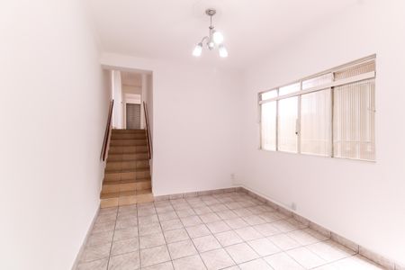 Sala de casa para alugar com 2 quartos, 131m² em Parque Sevilha, São Paulo