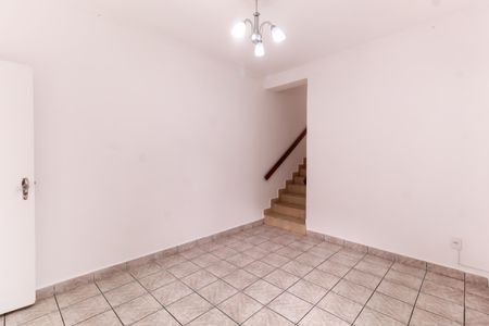 Sala de casa para alugar com 2 quartos, 131m² em Parque Sevilha, São Paulo