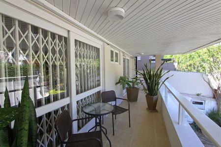 Casa à venda com 510m², 4 quartos e 3 vagasÁrea Externa 