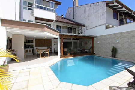 Casa à venda com 510m², 4 quartos e 3 vagasÁrea Externa 