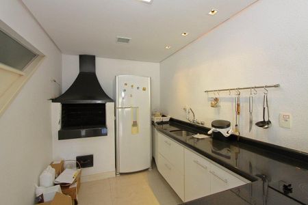 Casa à venda com 510m², 4 quartos e 3 vagasCozinha 