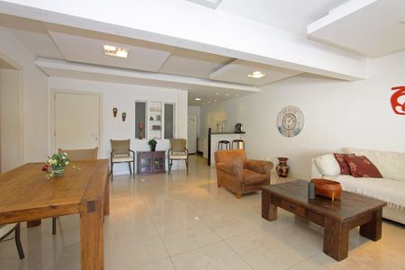 Casa à venda com 510m², 4 quartos e 3 vagasSala 