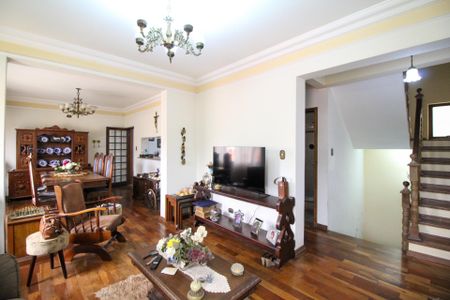 Casa à venda com 600m², 5 quartos e 6 vagas Casa à venda com 600m², 5 quartos e 6 vagasSala