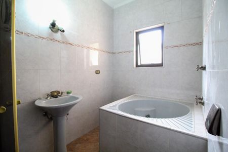 Casa à venda com 600m², 5 quartos e 6 vagas Casa à venda com 600m², 5 quartos e 6 vagasBanheiro da Suíte 2