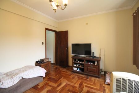 Casa à venda com 600m², 5 quartos e 6 vagas Casa à venda com 600m², 5 quartos e 6 vagasQuarto 3