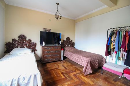 Casa à venda com 600m², 5 quartos e 6 vagas Casa à venda com 600m², 5 quartos e 6 vagasQuarto 1