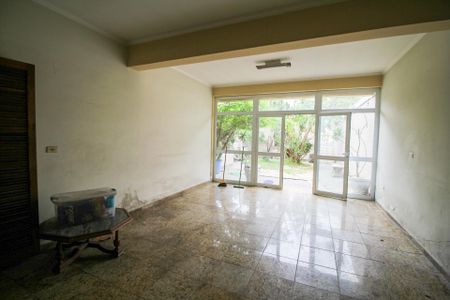 Casa à venda com 600m², 5 quartos e 6 vagas Casa à venda com 600m², 5 quartos e 6 vagasEspaço Gourmet