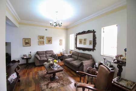 Casa à venda com 600m², 5 quartos e 6 vagas Casa à venda com 600m², 5 quartos e 6 vagasSala