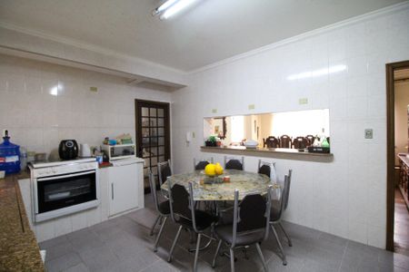 Casa à venda com 600m², 5 quartos e 6 vagas Casa à venda com 600m², 5 quartos e 6 vagasCozinha