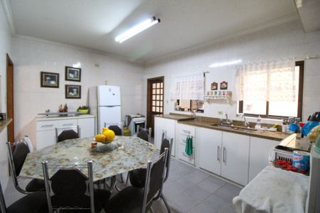 Casa à venda com 600m², 5 quartos e 6 vagas Casa à venda com 600m², 5 quartos e 6 vagasCozinha