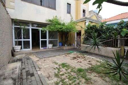 Casa à venda com 600m², 5 quartos e 6 vagas Casa à venda com 600m², 5 quartos e 6 vagasJardim e Churrasqueira