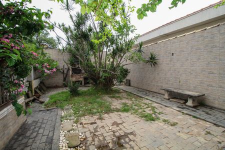 Casa à venda com 600m², 5 quartos e 6 vagas Casa à venda com 600m², 5 quartos e 6 vagasJardim e Churrasqueira