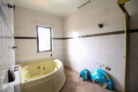 Casa à venda com 600m², 5 quartos e 6 vagas Casa à venda com 600m², 5 quartos e 6 vagasBanheiro da Suite 1