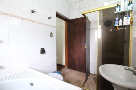 Casa à venda com 600m², 5 quartos e 6 vagas Casa à venda com 600m², 5 quartos e 6 vagasBanheiro da Suíte 2