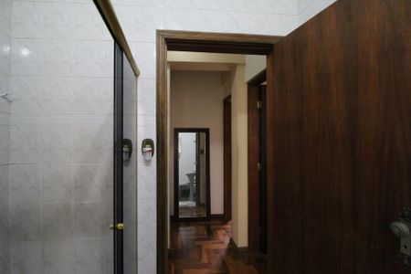 Casa à venda com 600m², 5 quartos e 6 vagas Casa à venda com 600m², 5 quartos e 6 vagasBanheiro 1