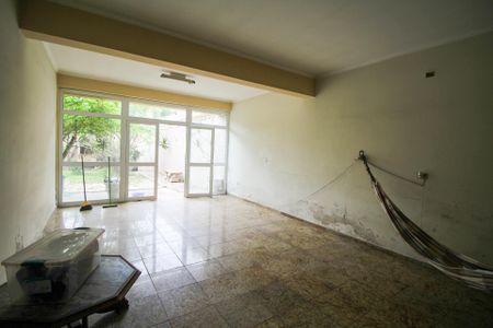 Casa à venda com 600m², 5 quartos e 6 vagas Casa à venda com 600m², 5 quartos e 6 vagasEspaço Gourmet