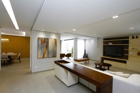 Sala de casa à venda com 4 quartos, 380m² em Santa Lúcia, Belo Horizonte