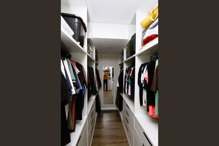 Casa à venda com 380m², 4 quartos e 4 vagasCloset da suíte 3