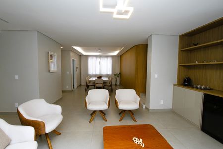 Casa à venda com 380m², 4 quartos e 4 vagasSala