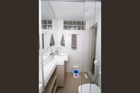 Casa à venda com 380m², 4 quartos e 4 vagasBanheiro da Suíte 4