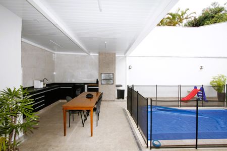 Casa à venda com 380m², 4 quartos e 4 vagasPiscina