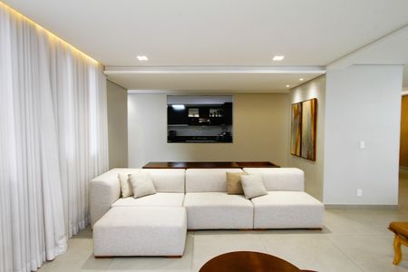 Sala de casa à venda com 4 quartos, 380m² em Santa Lúcia, Belo Horizonte