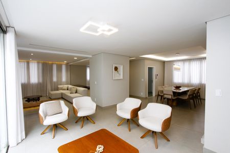 Casa à venda com 380m², 4 quartos e 4 vagasSala