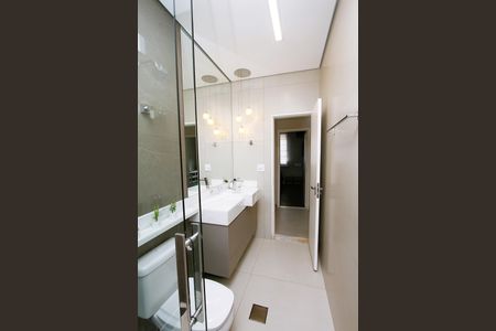 Casa à venda com 380m², 4 quartos e 4 vagasBanheiro Social