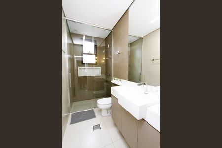 Casa à venda com 380m², 4 quartos e 4 vagasBanheiro Social