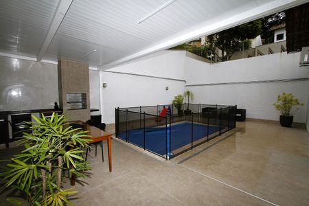 Casa à venda com 380m², 4 quartos e 4 vagasPiscina