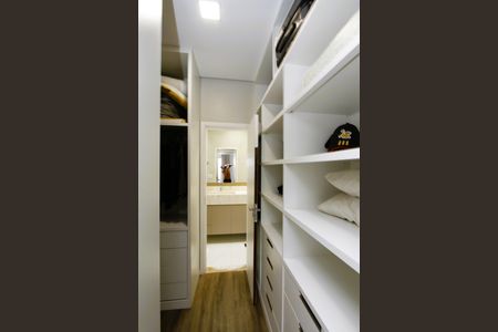 Casa à venda com 380m², 4 quartos e 4 vagasCloset da suíte 3