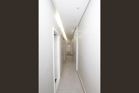 Casa à venda com 380m², 4 quartos e 4 vagasCorredor